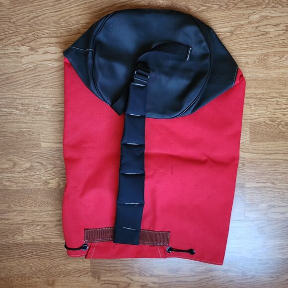 Vintage Marlboro Unlimited Large Red Sling Duffle Bag Cinch Bag Hiking READ - Picture 5 of 15